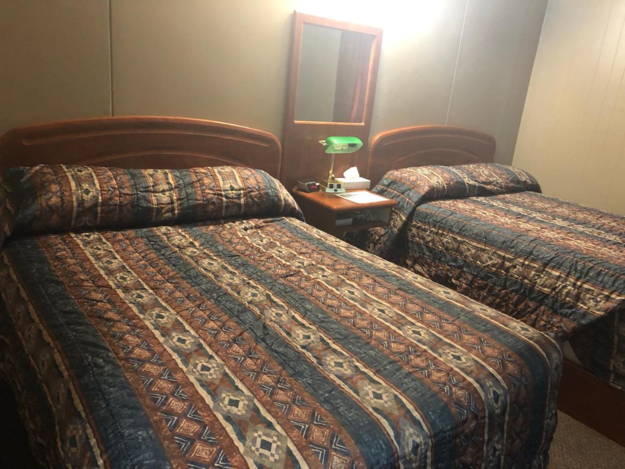Robins Nest Motel And Cafe Carberry Extérieur photo